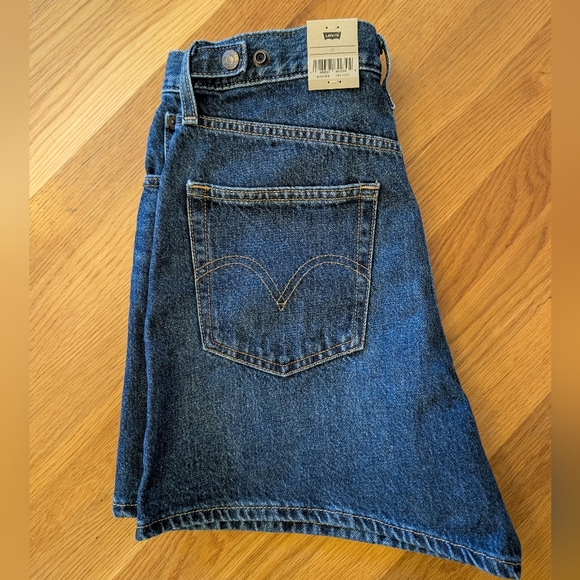 Levi's Cinch Mid-Thigh Short in Cookie Crunch - Picture 5 of 8
